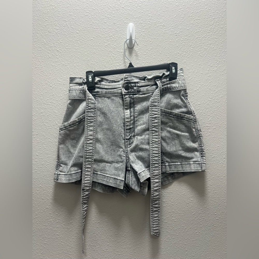 Universal Thread Jean Shorts - Picture 2 of 12